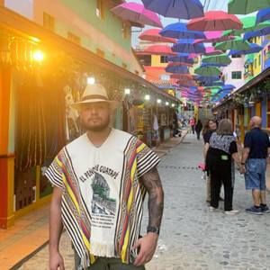 Meet your Posher, Carlos